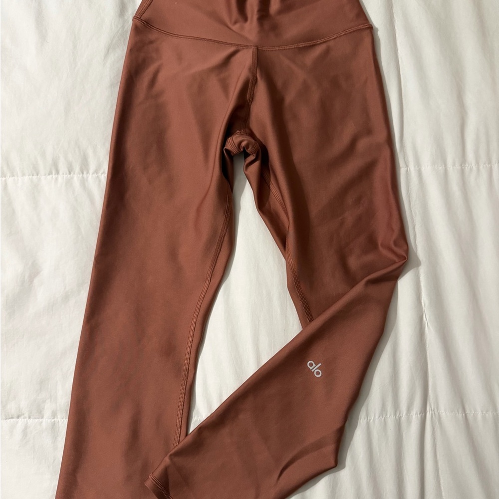 ALO Yoga Women's Leggings in Warm Brown